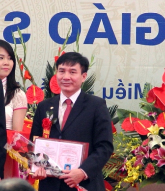 ศ.เจิ่น ดิ่นห์ หว่า กับผลงานที่มีประโยชน์ต่อหน่วยงานชลประทานเวียดนาม